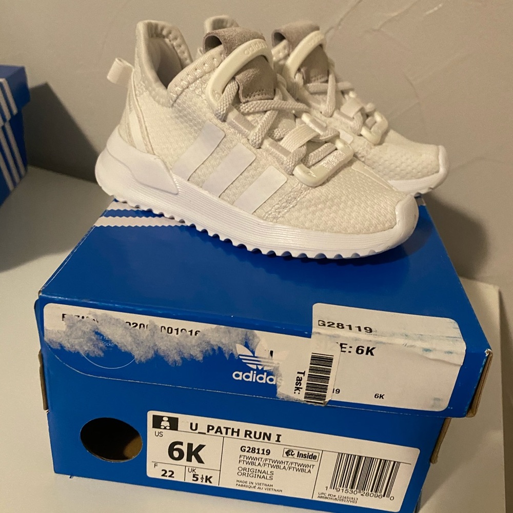 Toddler Adidas size 6